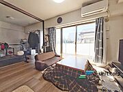 一日の中で多くの時間を過すことになるリビングダイニングだからこそ、いつも穏やかな空間であることが必然。爽やかな通風と採光を存分に感じる事が出来る空間です。