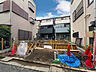 外観：小学校や中学校、商業施設も充実しています。