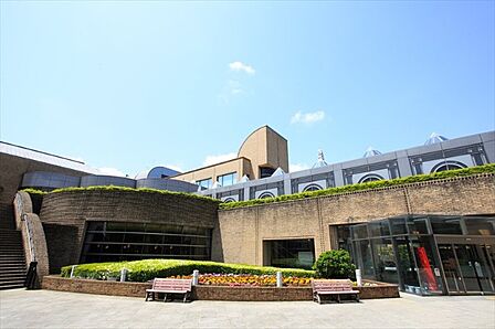 図書館「市川市中央図書館まで1294m」