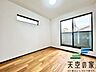 その他：【同仕様】心と体をゆったりと安らげる主寝室。