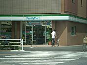 コンビニ「ファミリーマートまで120m」