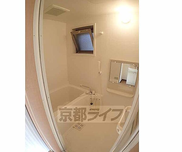 画像17:浴室内に小窓が付いております。