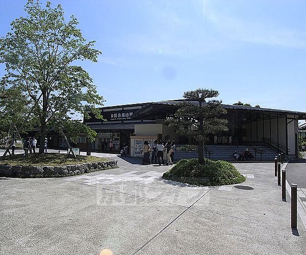 嵐山駅まで2000m