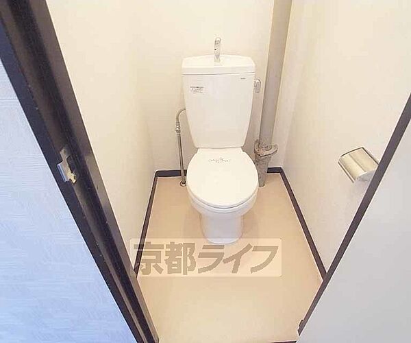画像8:広めのトイレです。