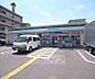 周辺：ファミリーマート西院清水町店まで147m 西小路高辻を西方面へ、右京郵便局の近くにございます。駐車場広めです。