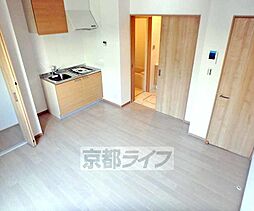 グロー桂 101 1階1Kのリビング/ダイニング