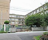 南郷小学校まで1100m