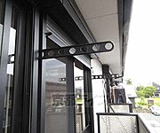 物干し竿を掛けれます・