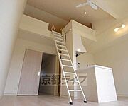 天井が広いお部屋です。