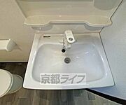 真っ白で綺麗な洗面台です。