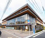 東山泉小中学校（西学舎）まで400m 平成26年4月に開校した小中一貫校です。