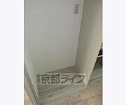 冷蔵庫や棚など置けます・・・