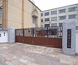 鷹峯小学校まで1300m
