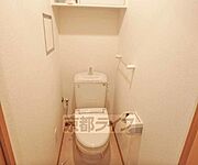 トイレ上部は収納できるつくり