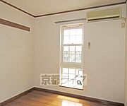 明るい洋室です