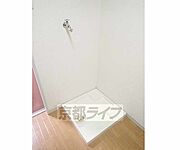 室内にあります。