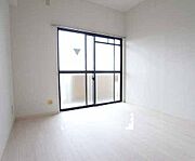 広々とした部屋です。