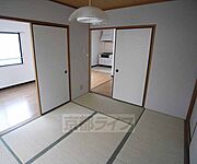 6帖の和室もあります。