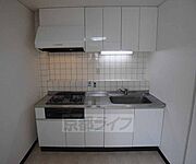 グリル付きの3口システムキッチンです。