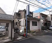 道路からは入ります。