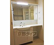 鏡が広々洗面所