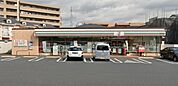 コンビニ「セブンイレブン横浜川島町西店まで137m」