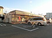 コンビニ「セブンイレブンまで990m」