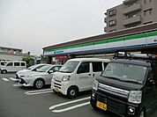 コンビニ「ファミリーマートまで310m」