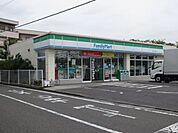 コンビニ「Family Martまで130m」