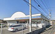 コンビニ「ローソン伊勢原高森七丁目店まで325m」