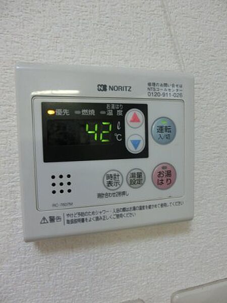 画像14:温度調節のできる給湯パネル。 （※参考写真）