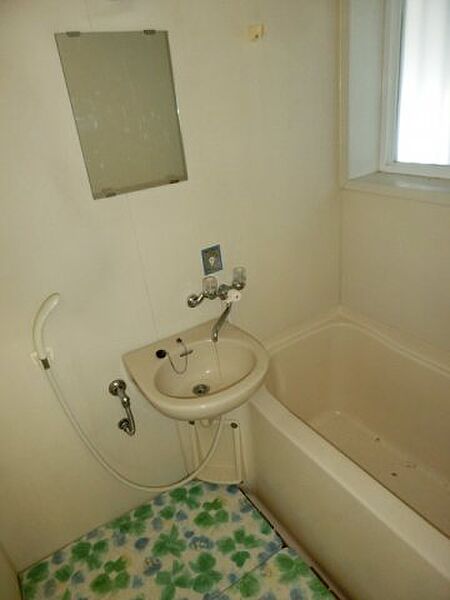 画像7:清潔感のあるバスルーム （※参考写真）