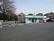 コンビニ「ファミリーマートまで520m」
