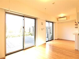 京王アンフィール国領 109 1階1LDKのリビング/ダイニング