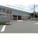 府中市立府中第三中学校（709m）