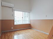 ぬくもり感じる室内、明るいですね。