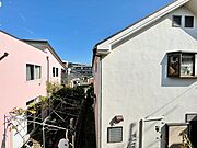 住宅に囲まれた環境