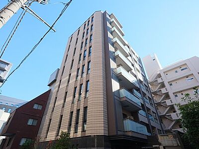 外観：羨望の地「赤坂」アドレスに佇むマンションです。7路線6駅が利用でき、アクセス便利・充実した住環境です。