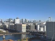 バルコニーからは空の美しいグラデーションや都会ならではのビル群、夜景を楽しむことができます。広々としたバルコニーからご家族やご友人と景色を眺めながら、リラックスした時間をお過ごしいただけます。