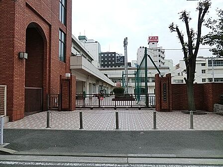 横浜市立横浜吉田中学校 徒歩10分。 750m