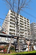 3沿線利用可、阪急京都線「京都河原町」駅徒歩5分、その他京阪本線や地下鉄烏丸線が利用でき、快適アクセスが叶う立地です。鴨川や河原町に近く、京都らしさを身近に感じられます。平成23年建築、総戸数68戸。
