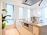 キッチン：開放的なオープンキッチンは、住まいと暮らしにフィットするデザイン性と機能性を兼ね備えています。食洗器を搭載していますので、日々の家事時短に役立ちます。