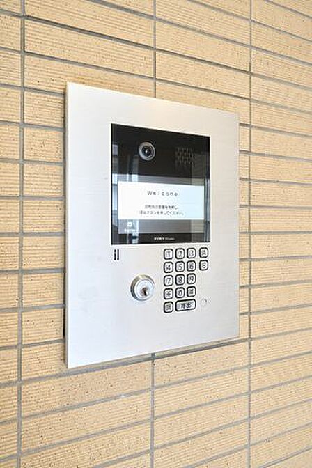 居住者以外の侵入を拒み、不審者や不要なセールスを撃退することができます。安心感を得られるのも大きなポイントです。