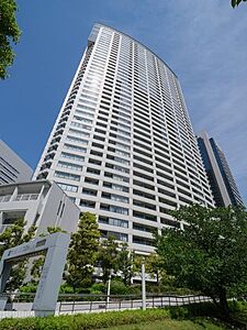 外観：ビッグターミナル『品川』駅直結！（ペデストリアンデッキにて）充実の共用施設・上質なサービスを備えた高級タワーレジデンスです。