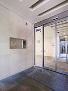 居住者以外の侵入を拒み、不審者や不要なセールスを撃退することができます。安心感を得られるのも大きなポイントです。