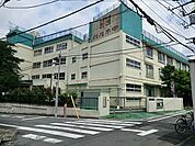 渋谷区立代々木中学校 徒歩8分。 470m