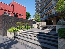 緑の潤いと利便性を享受する住まい