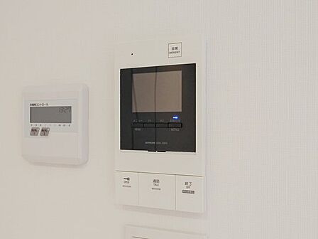 ◆TVモニター付インターホン◆訪ねてきた相手をモニター越しに確認でき、防犯対策に役立ちます。インターホン越しに話をすることが可能です。