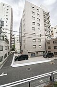 バルコニーからの眺望です。靖国通りや本郷通りから1本入った立地です。※写真は2025年9月撮影。現況と異なる場合は現況を優先します。