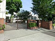 新宿区立四谷中学校 徒歩22分。 1740m